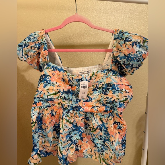 ABERCROMBIE PUFF SLEEVE FLORAL TOP - Picture 3 of 4
